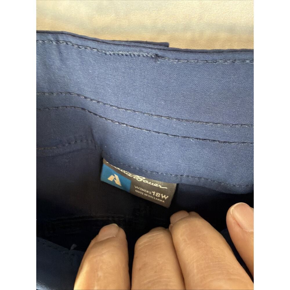 Eddie Bauer First Ascent Guide Pro Shorts Womens Sz 18 Blue Cargo Hiking - Picture 7 of 10